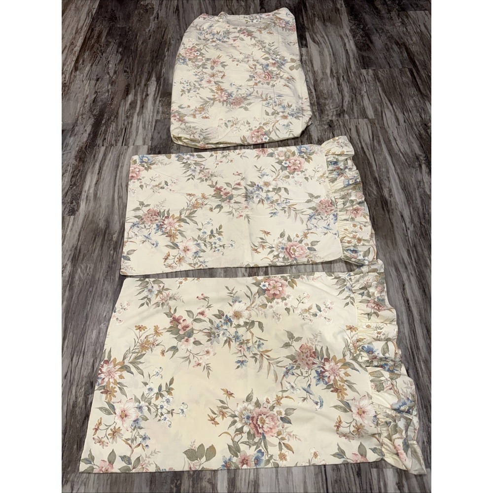 Vintage Queen Fitted Sheet With 2 Ruffled Pillowcases Cream Floral Pattern
